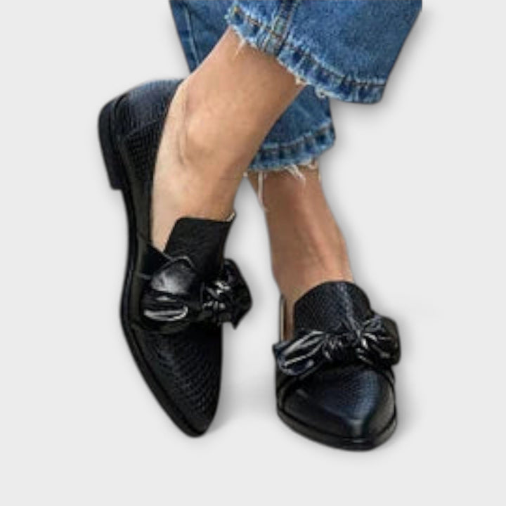 Zinnia – Loafers with Snake Skin Pattern and Bow Detail