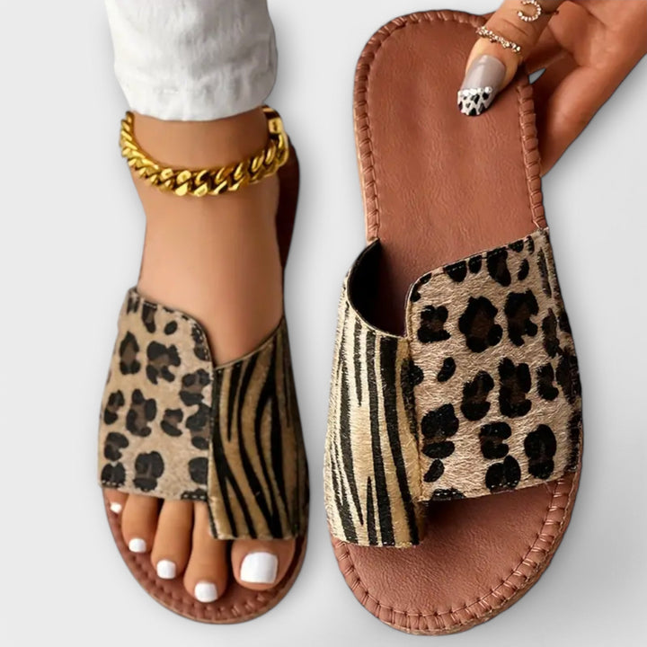 Chic two-tone slides with leopard print