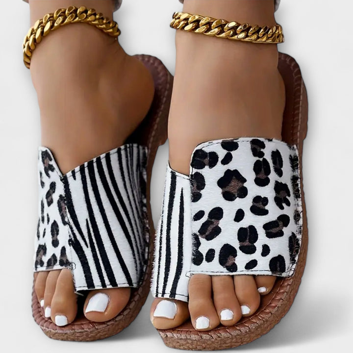 Chic two-tone slides with leopard print