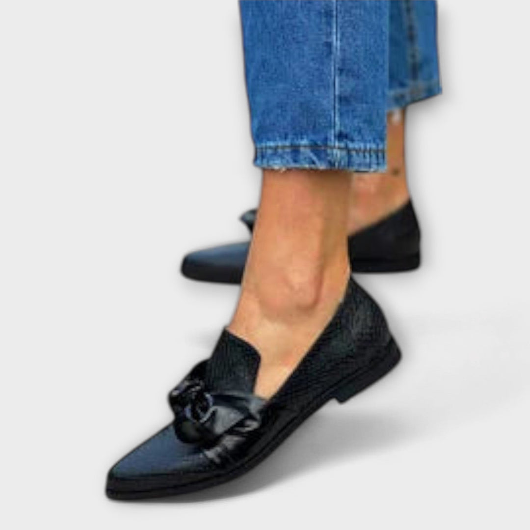 Zinnia – Loafers with Snake Skin Pattern and Bow Detail