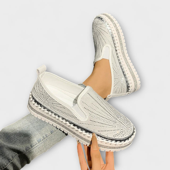 Sable – Shoes adorned with rhinestones