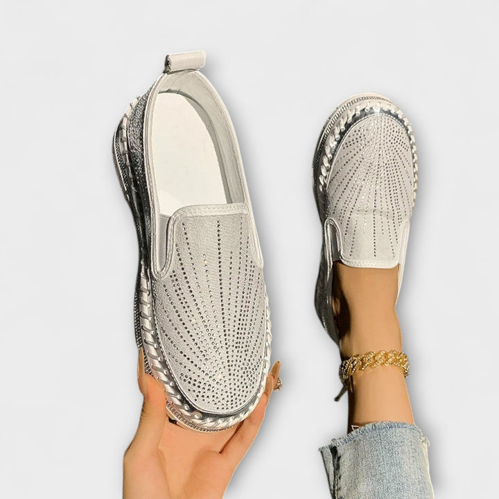 Sable – Shoes adorned with rhinestones