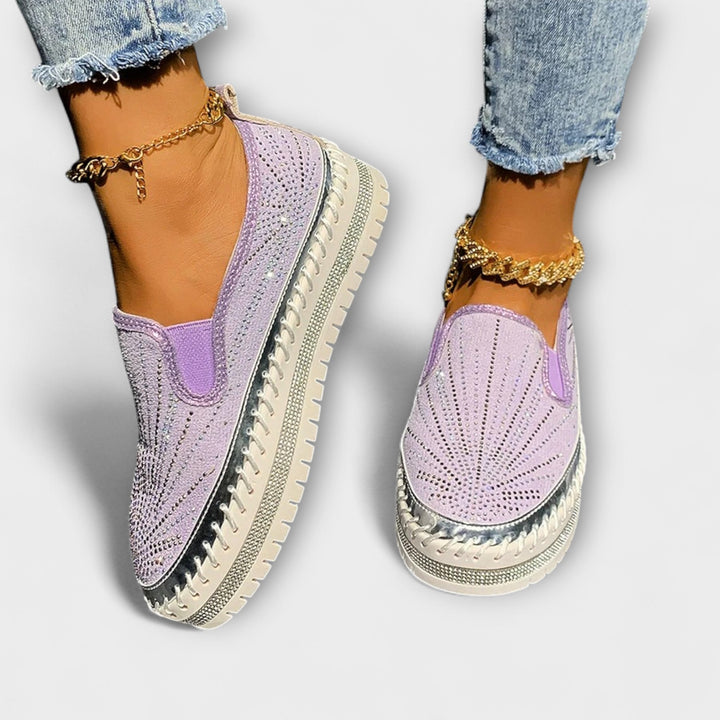 Sable – Shoes adorned with rhinestones