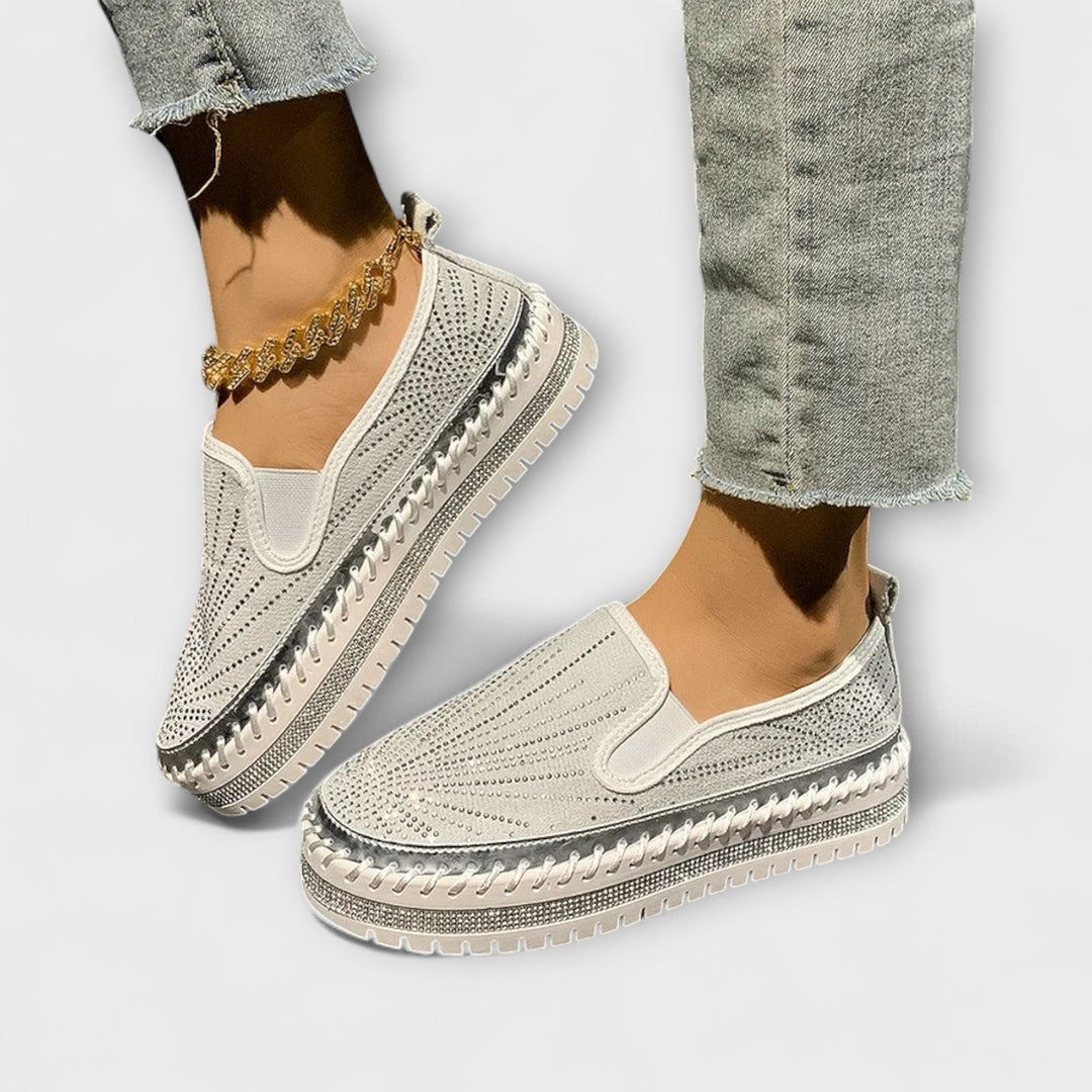 Sable – Shoes adorned with rhinestones