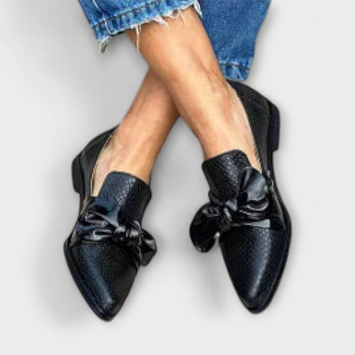 Zinnia – Loafers with Snake Skin Pattern and Bow Detail